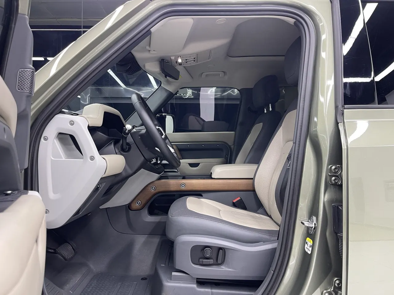 Land Rover Guard (Imported) 2022 Guard 110 48V 3.0T P400 X-DYNAMIC HSE Automatic Gear 4