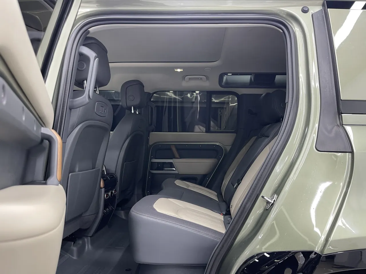 Land Rover Guard (Imported) 2022 Guard 110 48V 3.0T P400 X-DYNAMIC HSE Automatic Gear 5