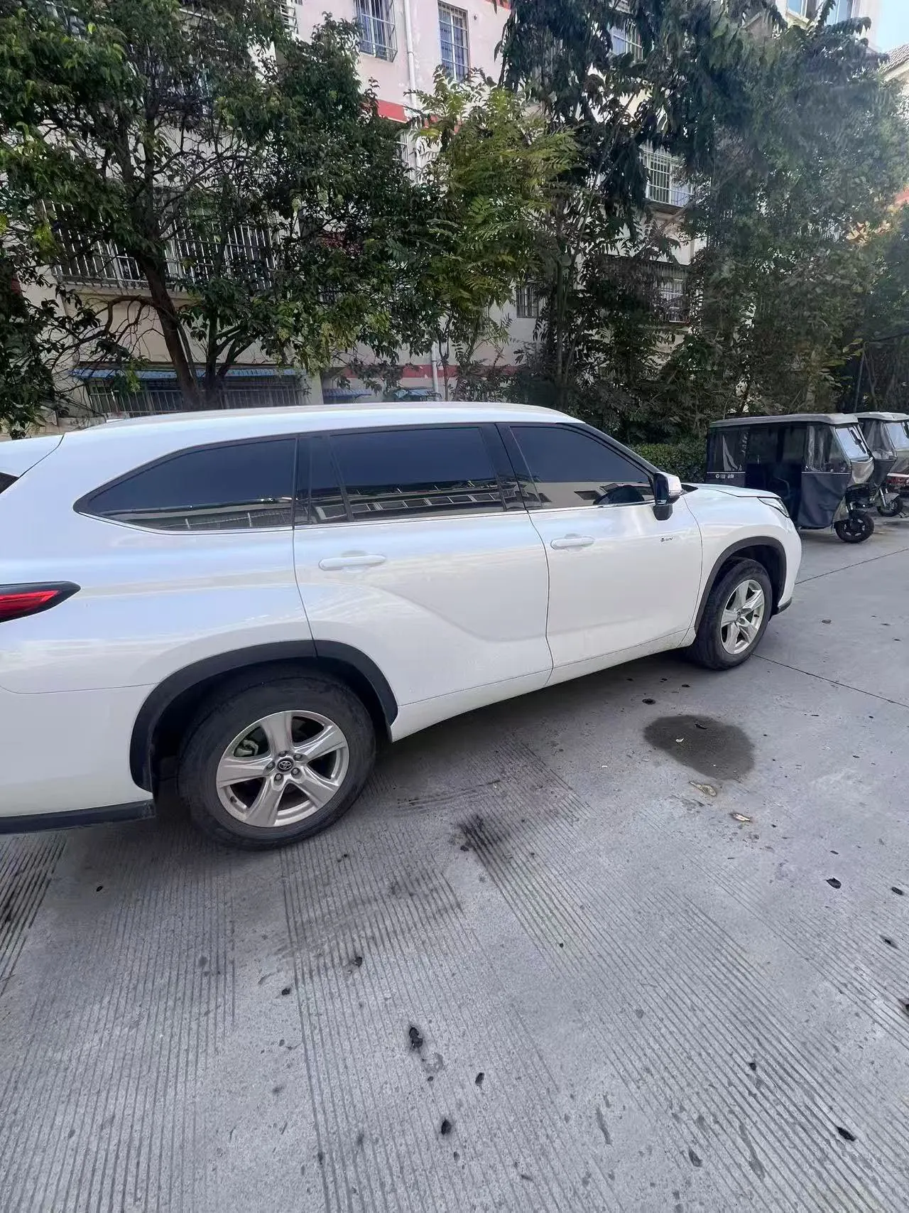 Toyota 2024 Highlander Dual Engine 2.5 Stepless Intelligent Electric Hybrid Two-Drive Elite Edition 5-seat Automatic Transmission 4