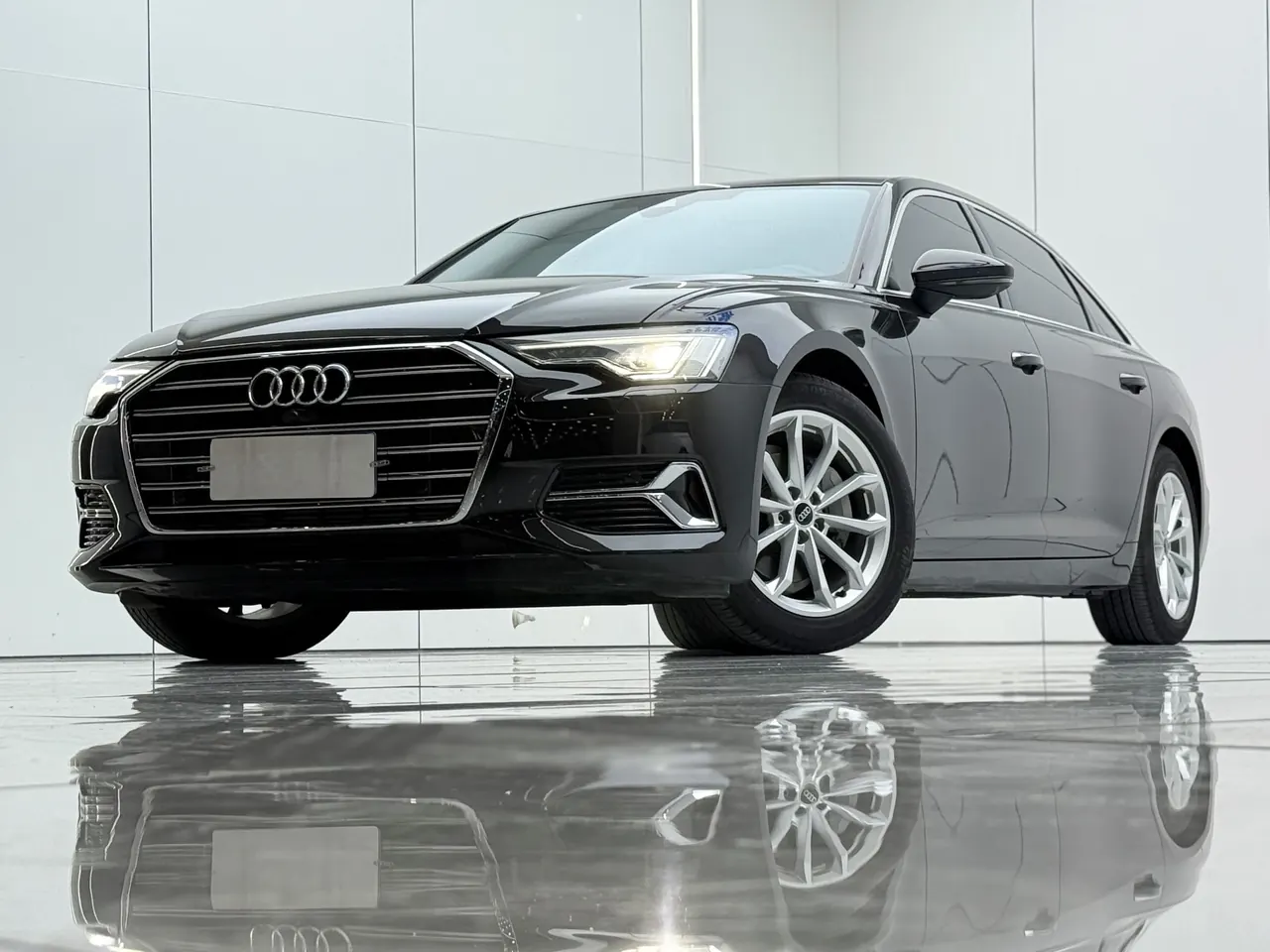 Audi 2024 A6L 2.0TFSI 40TFSI Deluxe Elegant Automatic 2