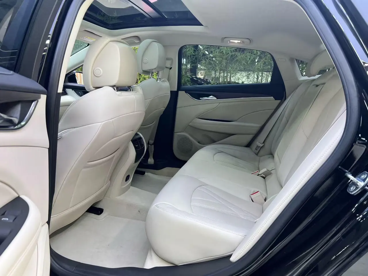 Buick 2022 LaCrosse 2.0T Avenir Premium Automatic 2