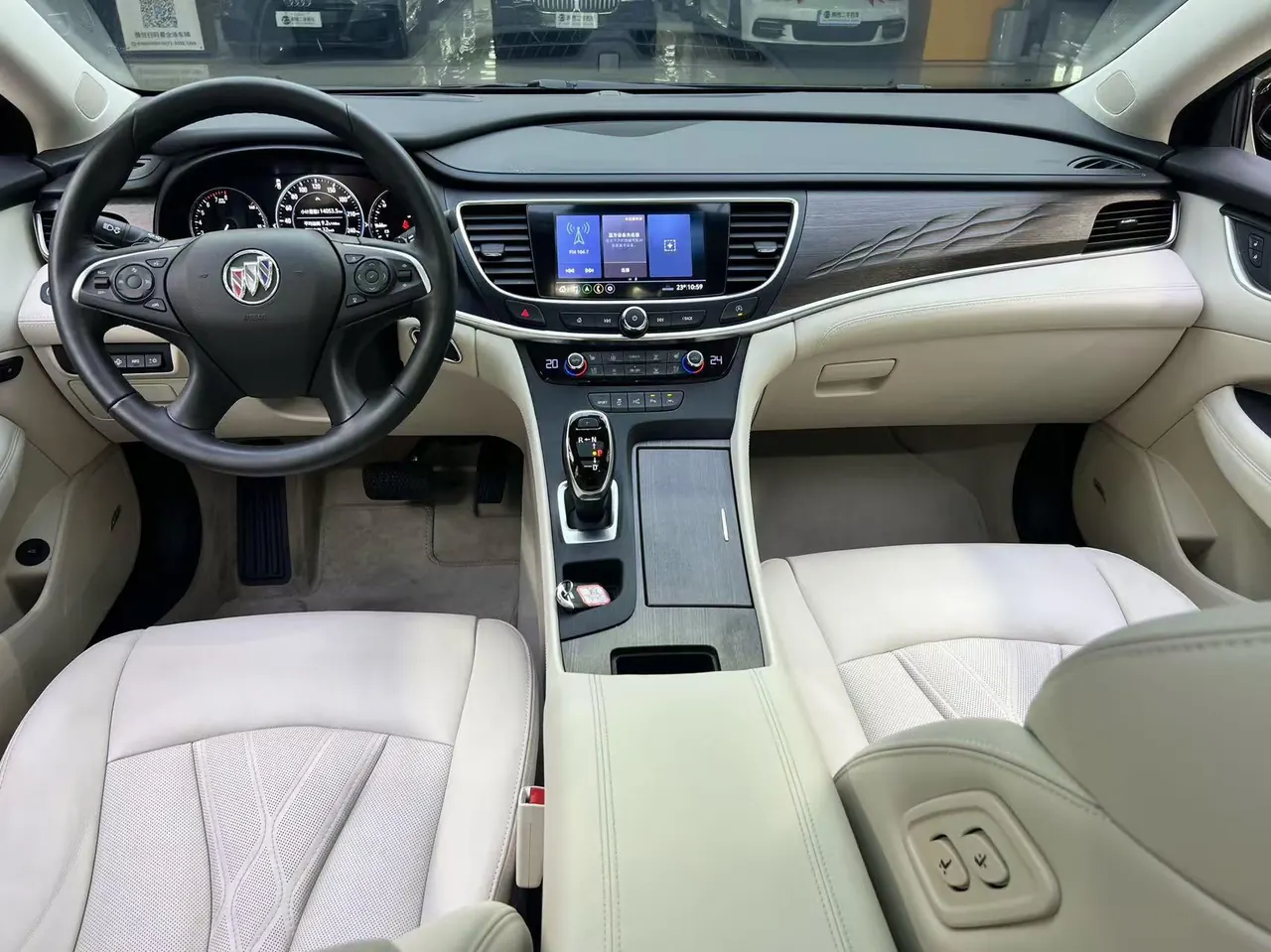 Buick 2022 LaCrosse 2.0T Avenir Premium Automatic 3