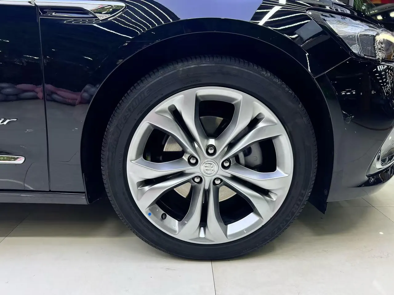 Buick 2022 LaCrosse 2.0T Avenir Premium Automatic 4
