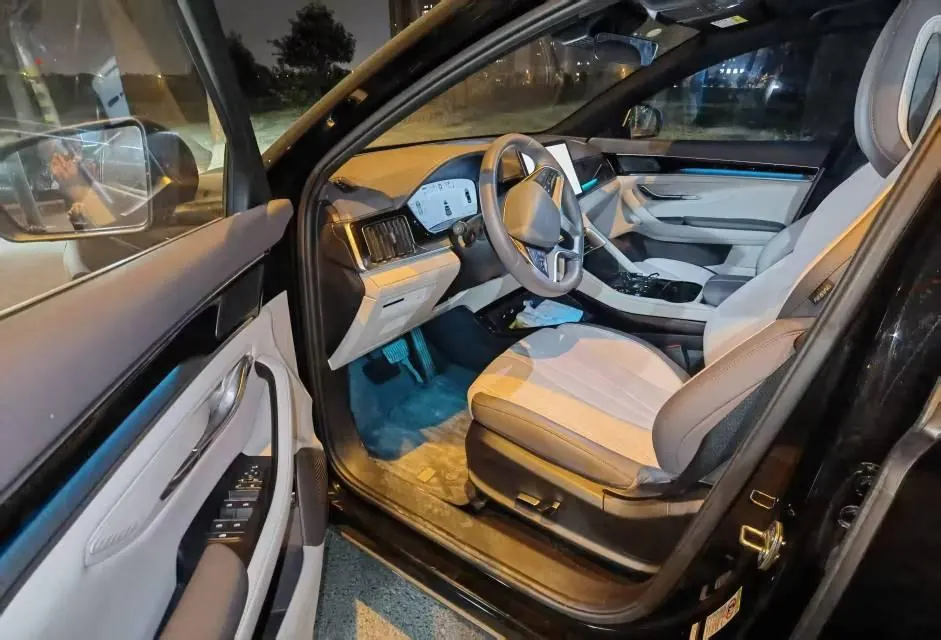 BYD Song PLUS New Energy 2025 Song PLUS DM-i 1.5 Stepless Smart Driving Edition 112KM Honorable Automatic Gear 3