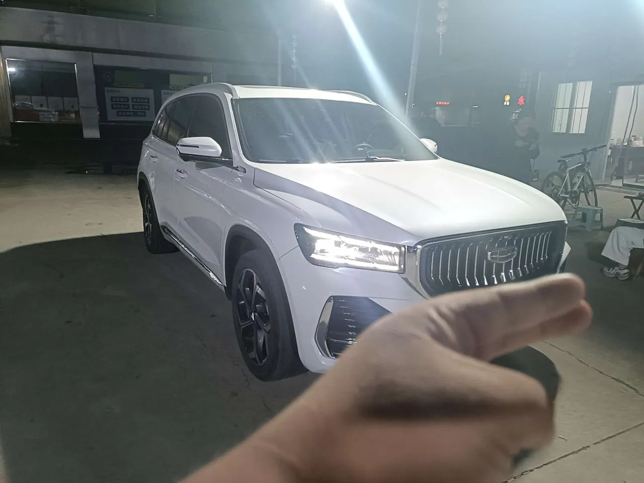 Geely 2024 XingyueL (Monjaro) 2.0TD EVO Two-Drive Long Wind Edition Automatic Gear 3