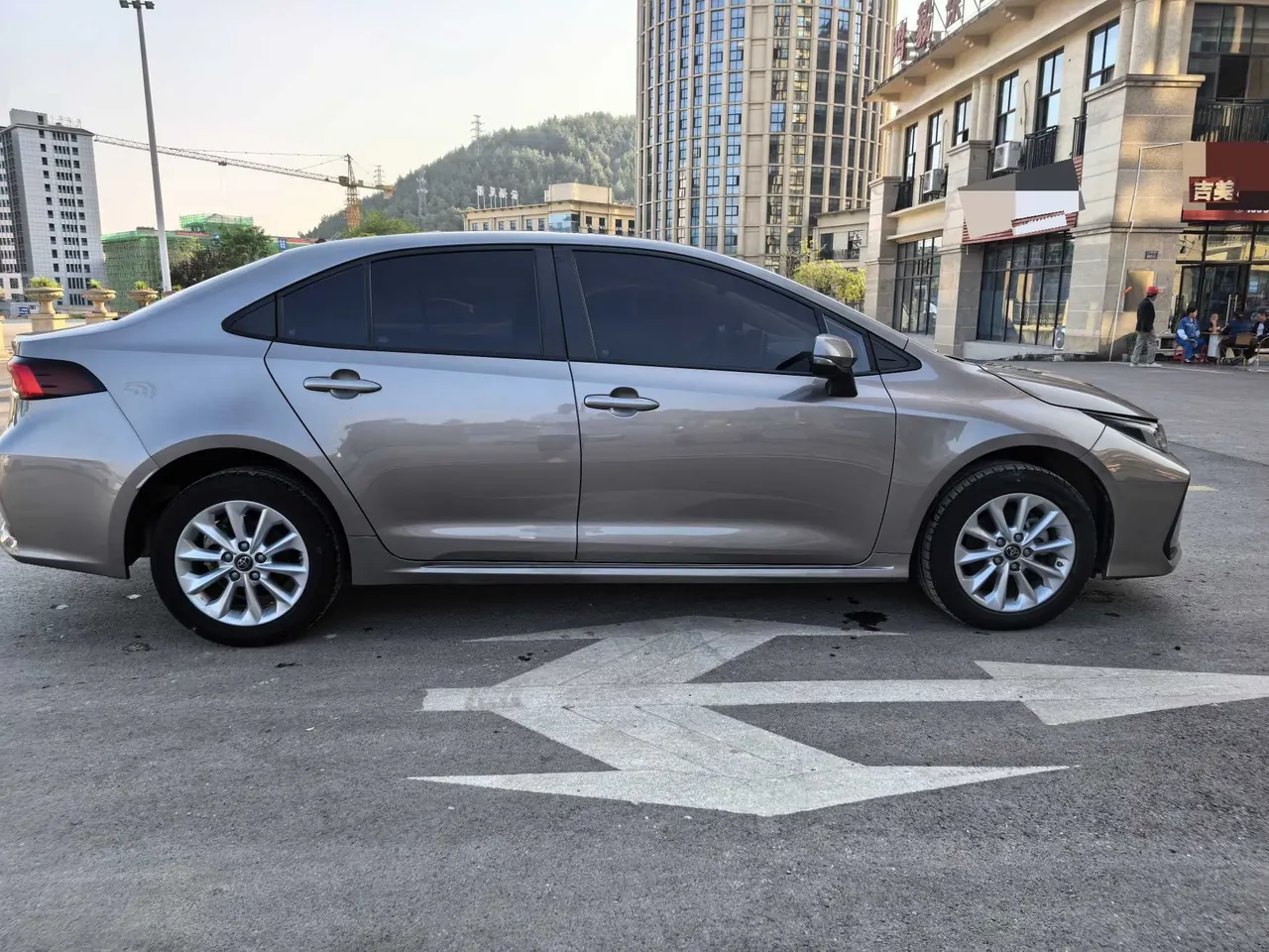 Toyota 2021 corolla 1.2T stepless elite version of automatic gear 4
