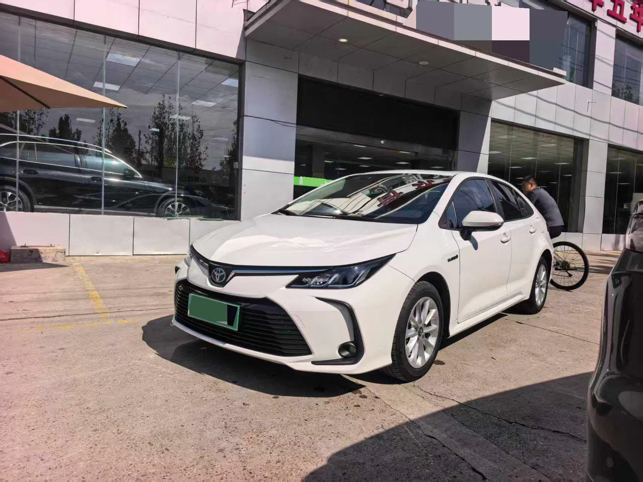 Open image lightbox: Toyota 2021 Corolla Double Engine 1.8 Stepless Elite Automatic Gear