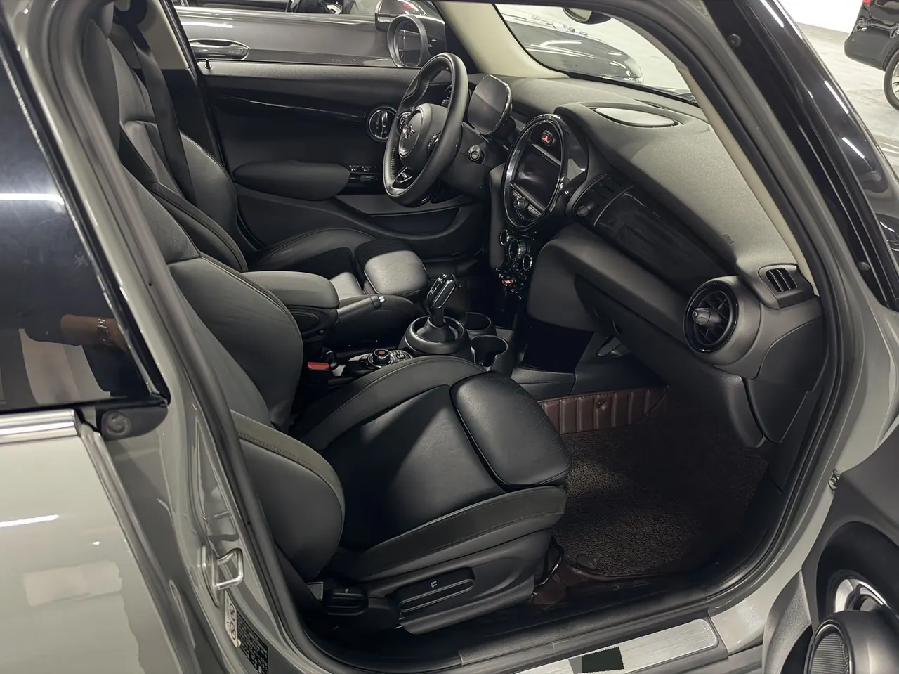 MINI Mini 5-Door (Imported) 2021 Mini Cooper 1.5T Artist Automatic Gear 7