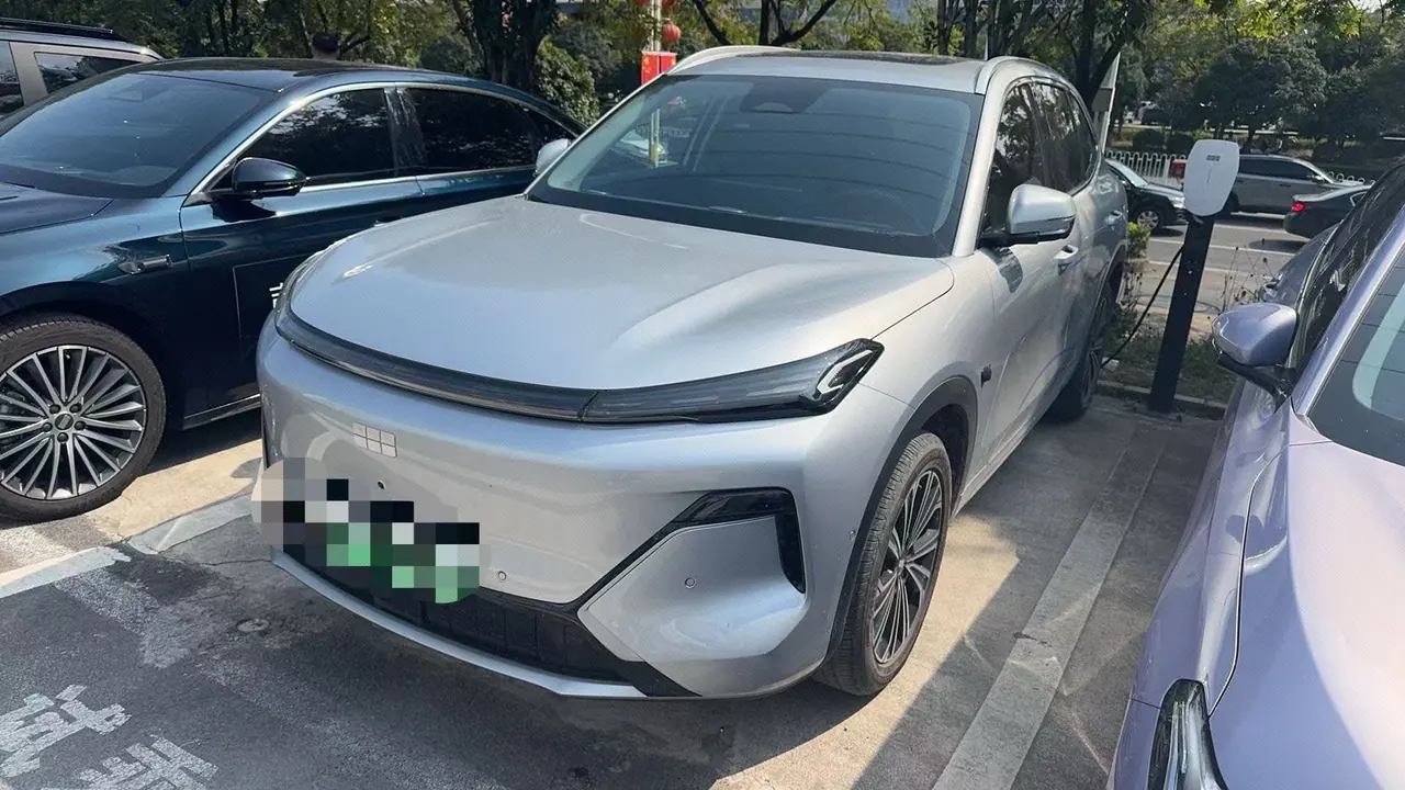 Geely Galaxy 2026 Starship 7 EM-i 1.5 135km Starship Edition Automatic Gear - View 1