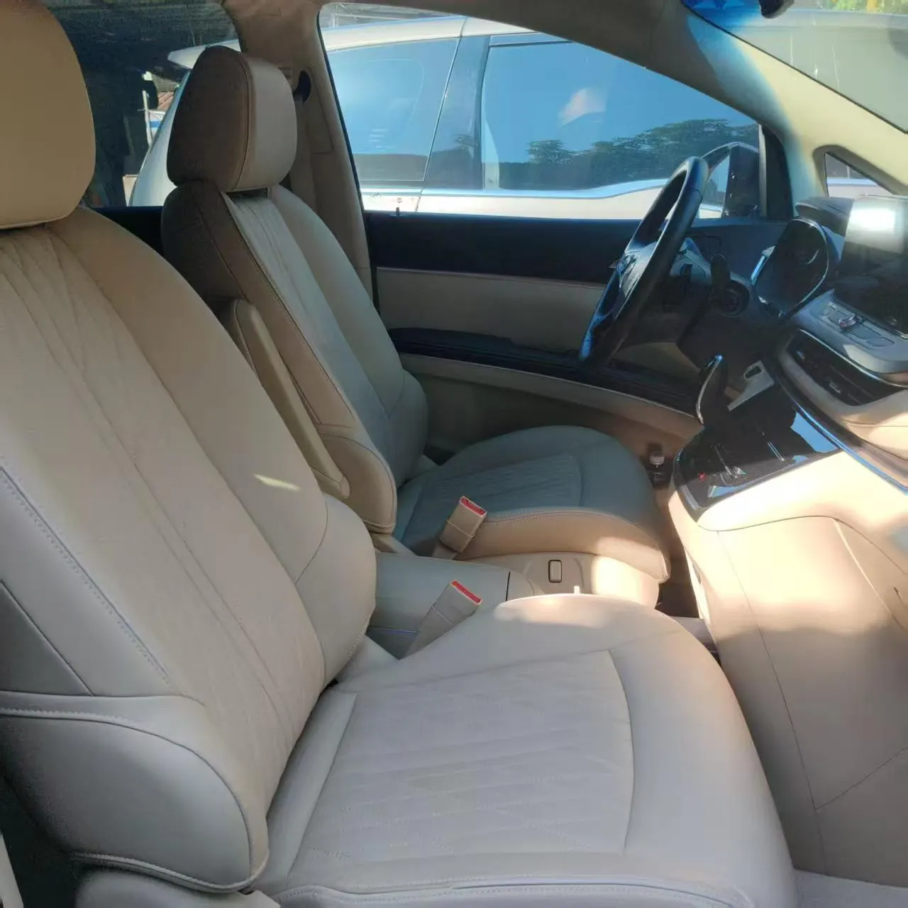 Buick 2023 GL8 Land Business Class 48V 2.0T 652T Smart Luxury Automatic Gear 3