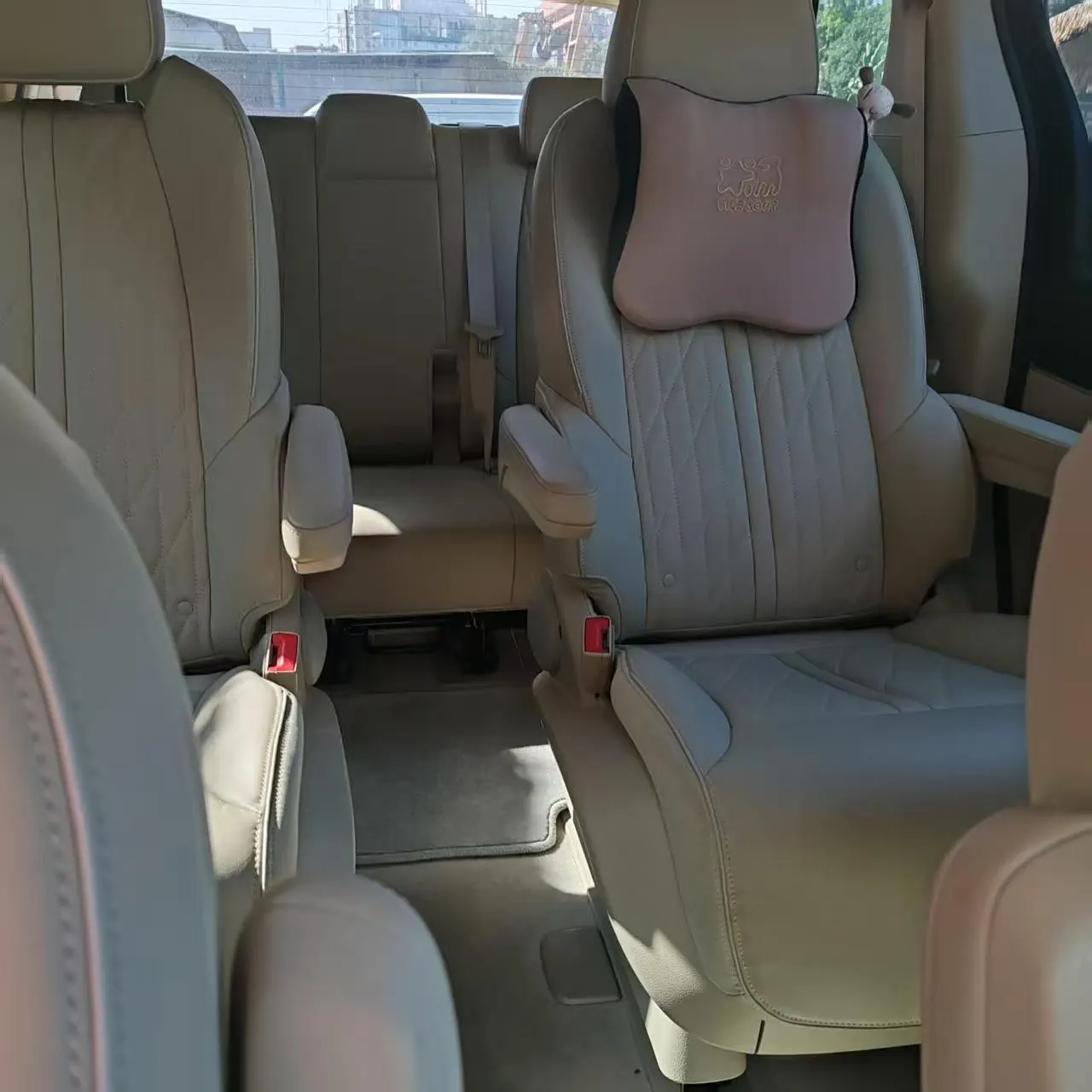 Buick 2023 GL8 Land Business Class 48V 2.0T 652T Smart Luxury Automatic Gear 4