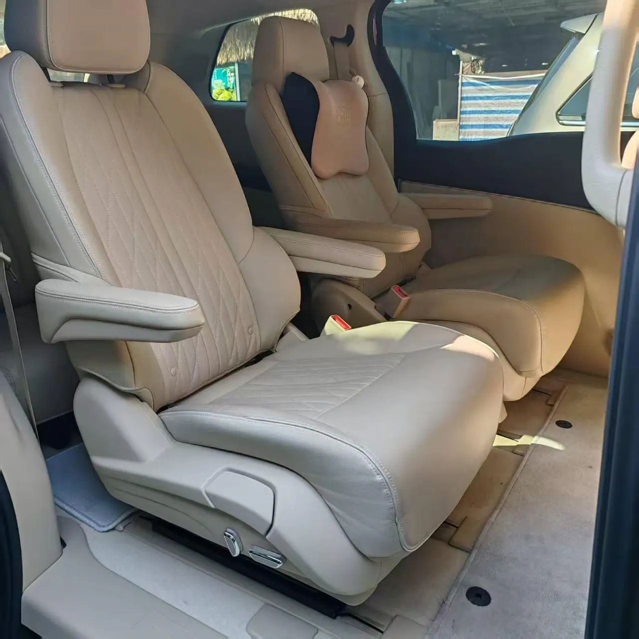 Buick 2023 GL8 Land Business Class 48V 2.0T 652T Smart Luxury Automatic Gear 5