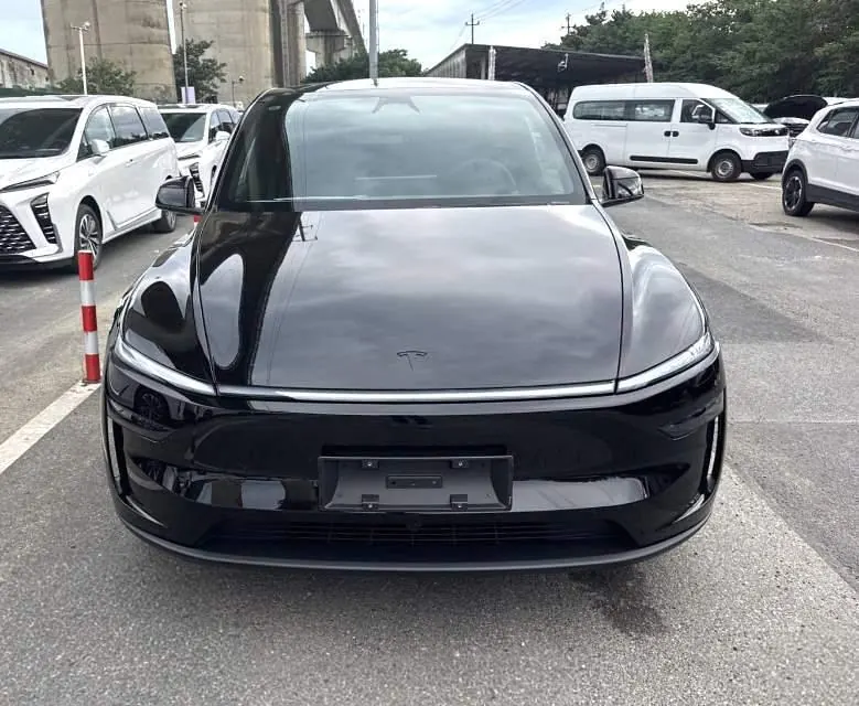 Tesla 2026 Model Y Rear-Wheel-Drive Automatic 2