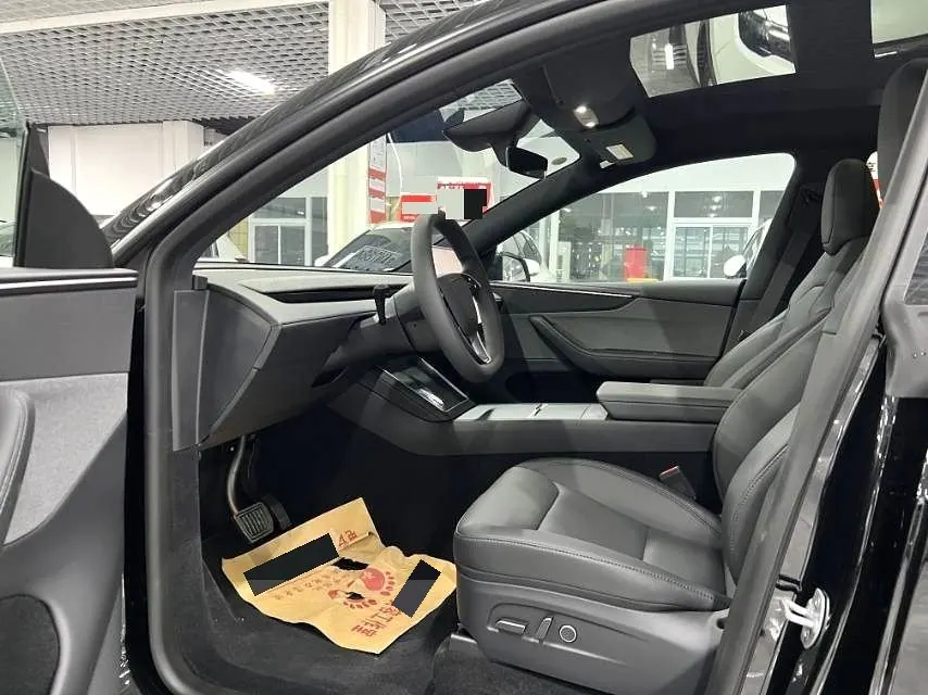 Tesla 2026 Model Y Rear-Wheel-Drive Automatic 4