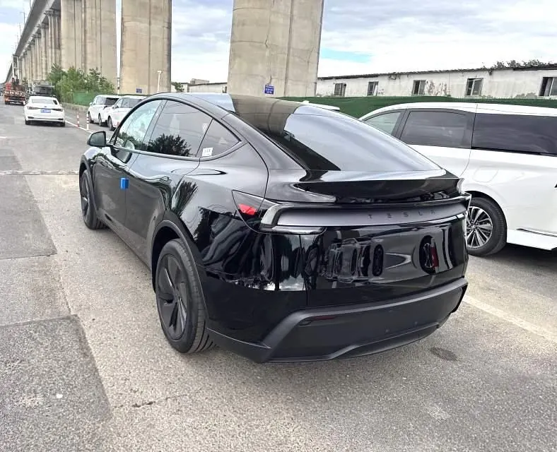Tesla 2026 Model Y Rear-Wheel-Drive Automatic 6