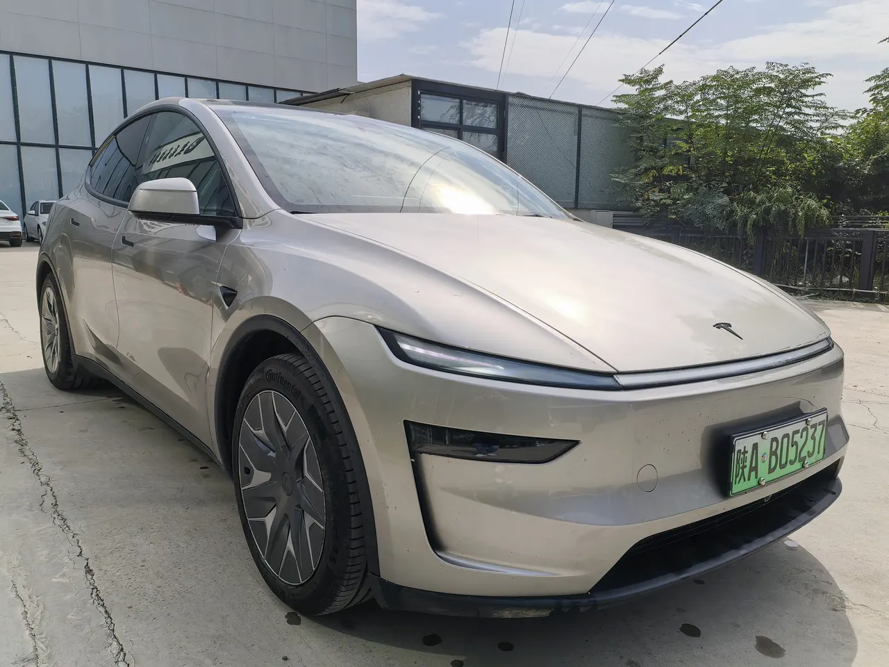 Tesla 2025 Model Y L Long Endurance All-Wheel Drive Automatic Transmission 4
