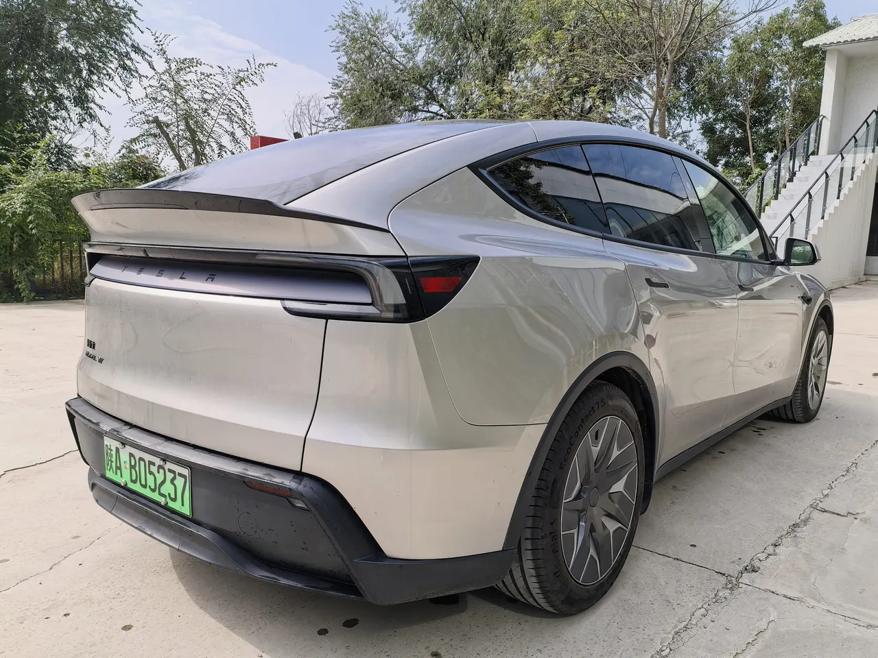 Tesla 2025 Model Y L Long Endurance All-Wheel Drive Automatic Transmission 5