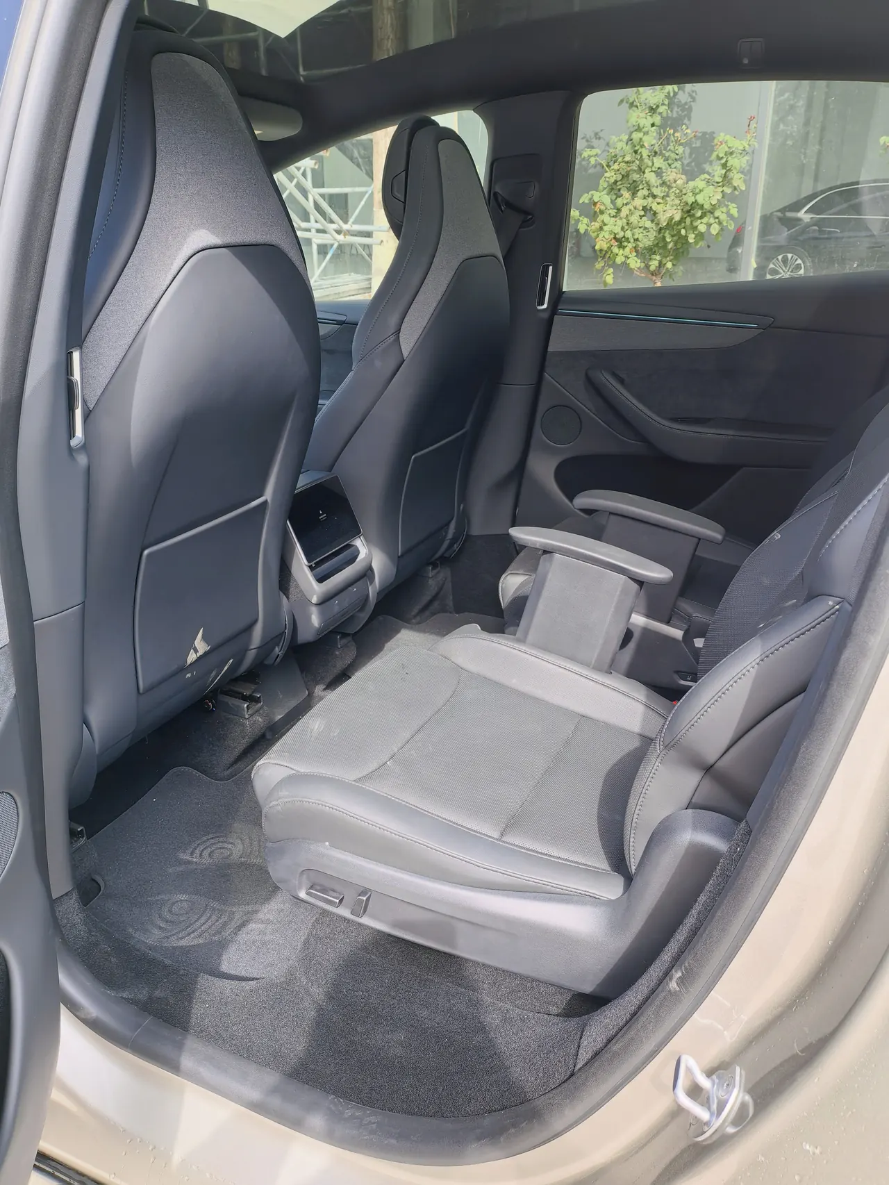 Tesla 2025 Model Y L Long Endurance All-Wheel Drive Automatic Transmission 8