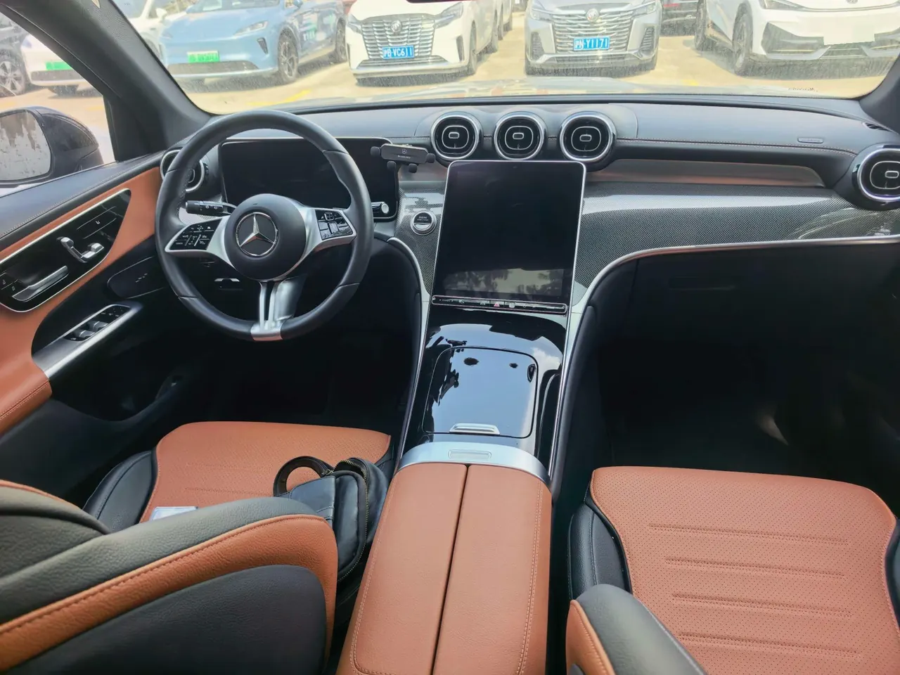 Mercedes Benz 2023 GLC 260 L 4MATIC 48V 2.0T Dynamic 5-seat Automatic Gear 3