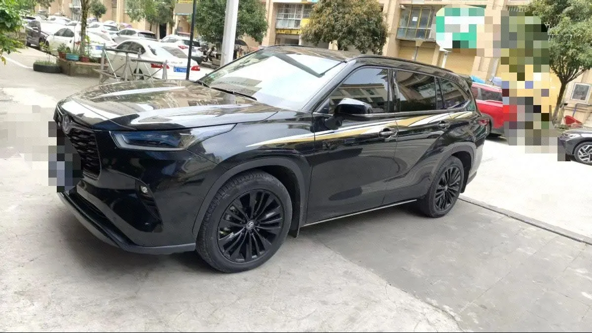 Открыть галерею: Toyota 2023 Highlander Dual Engine 2.5 Stepless Four-wheel Drive Knight Edition 7-seat Automatic Gear