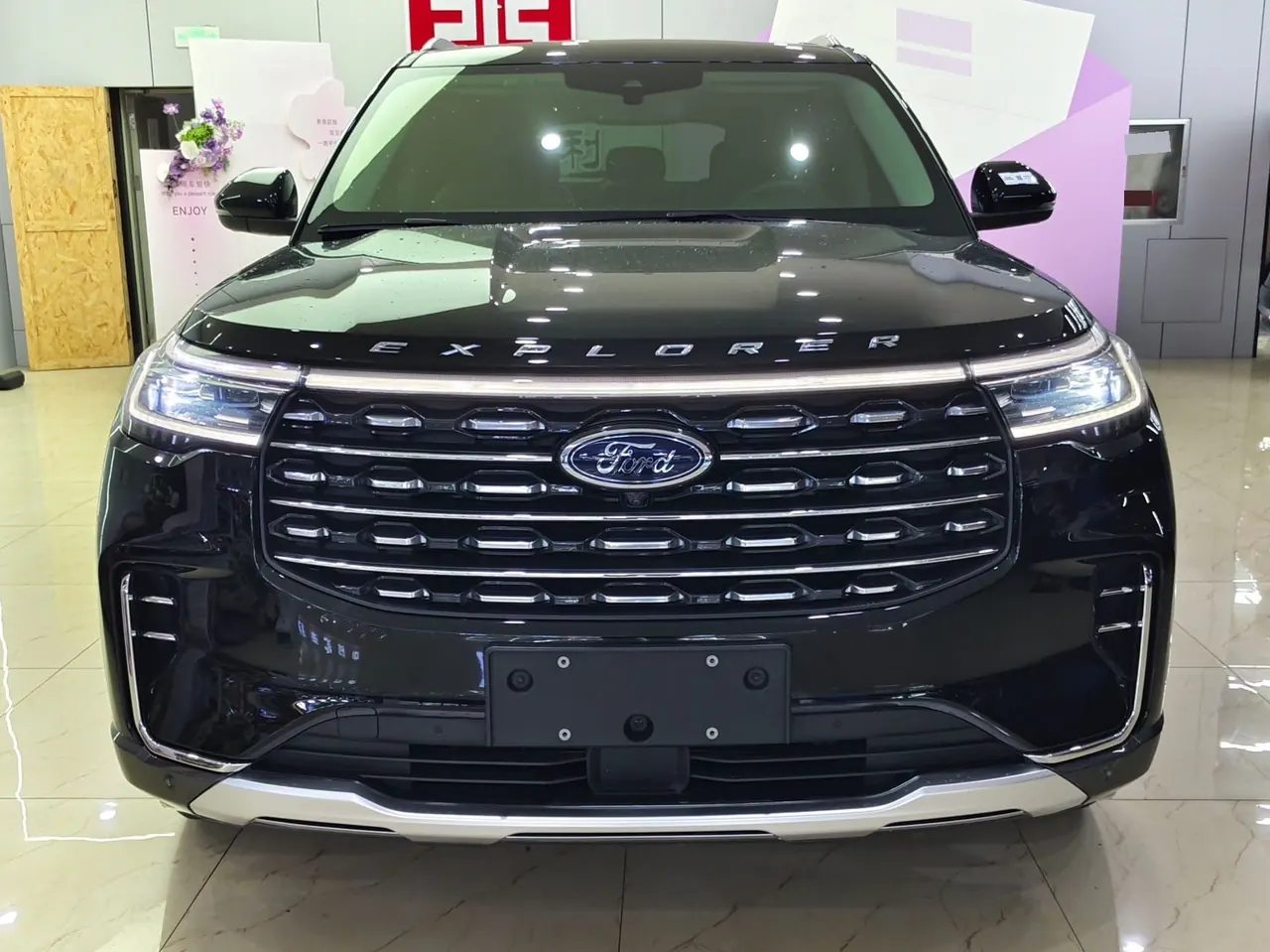 Ford 2023 Explorer 2.3T EcoBoost 285 Four-wheel Drive Titanium Edition 7-seat Automatic Gear 3