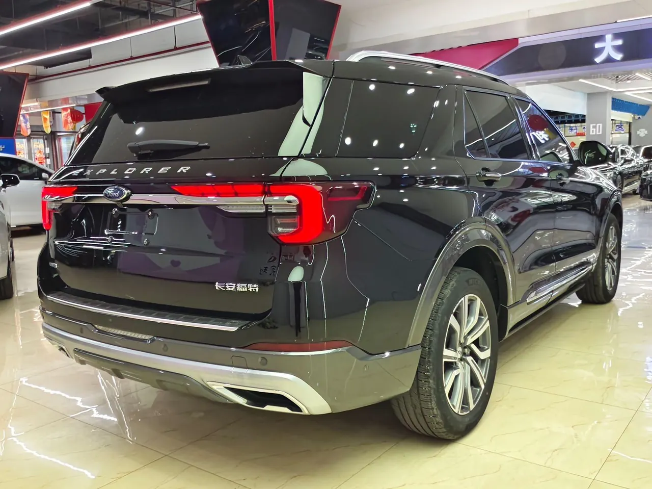 Ford 2023 Explorer 2.3T EcoBoost 285 Four-wheel Drive Titanium Edition 7-seat Automatic Gear 8