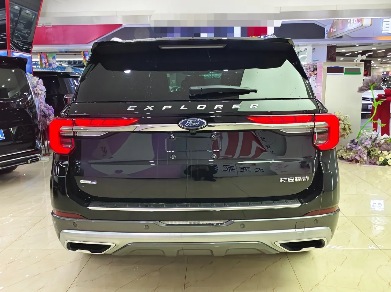 Ford 2023 Explorer 2.3T EcoBoost 285 Four-wheel Drive Titanium Edition 7-seat Automatic Gear 9