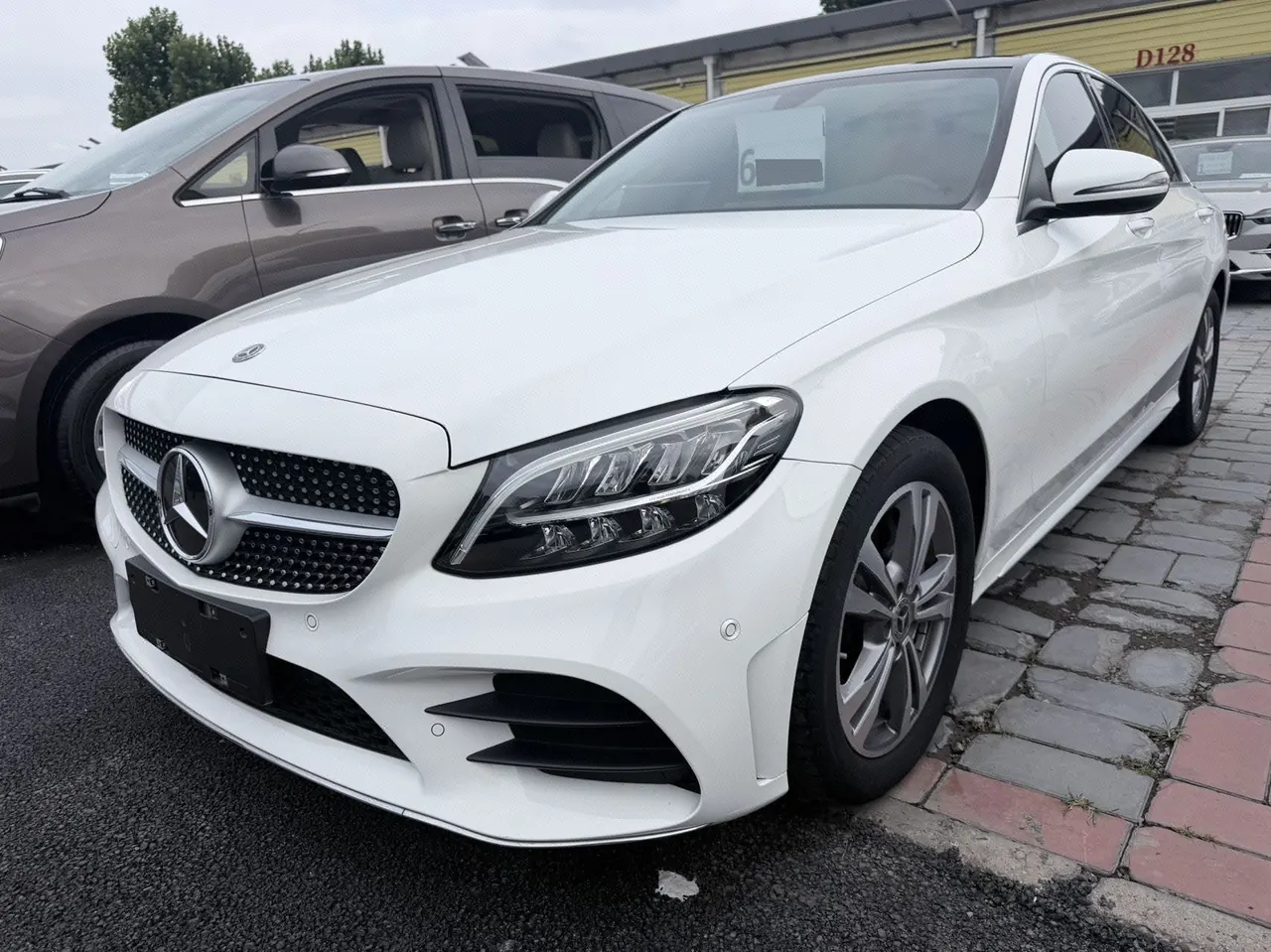 打开图片灯箱:Mercedes Benz Class C 2021 C 200 L 1.5T Dynamic Sports Edition Automatic Gear