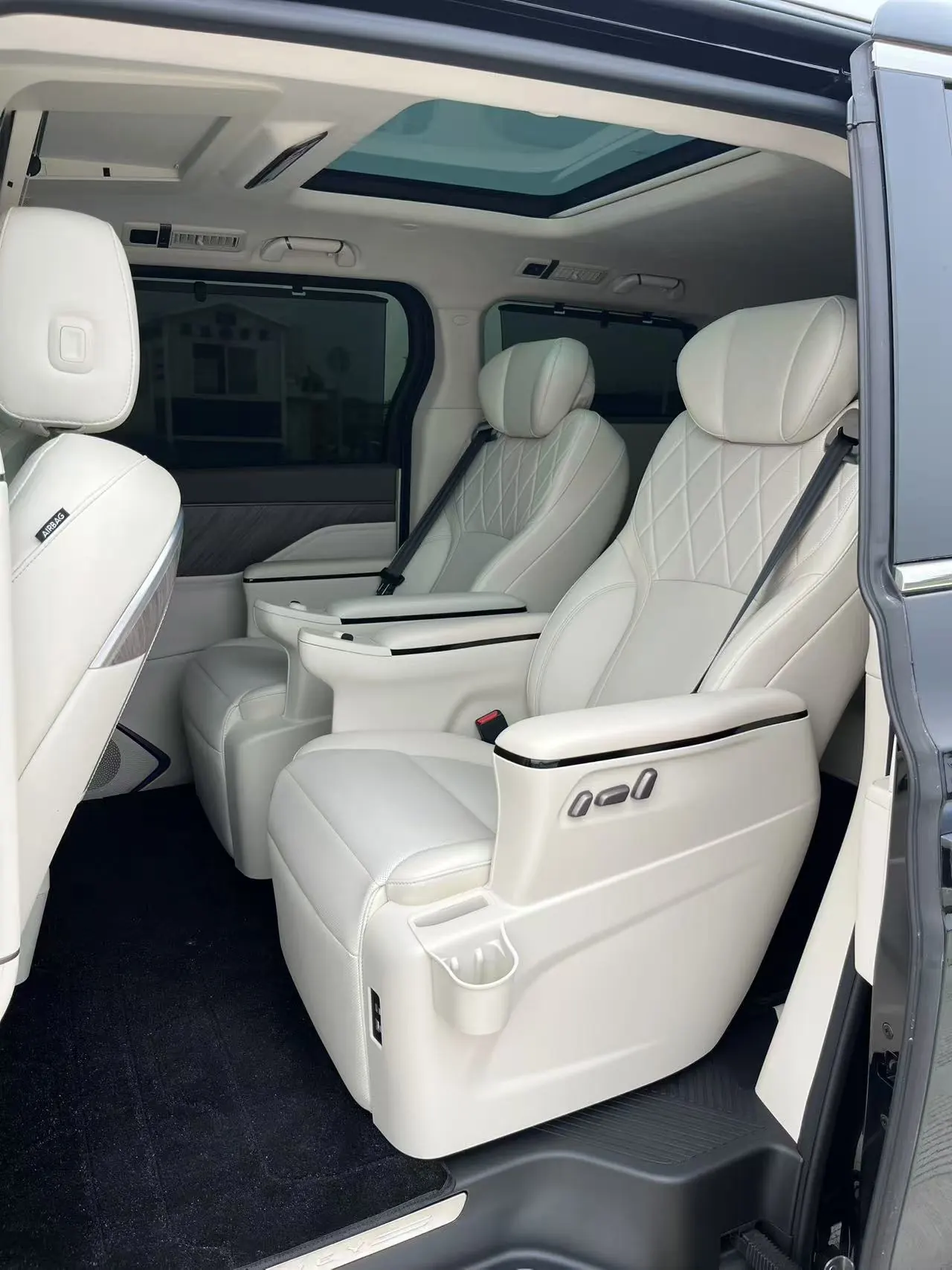 WEY 2025 VV7 Hi4 1.5T Four-Wheel-Drive Automatic Model 10