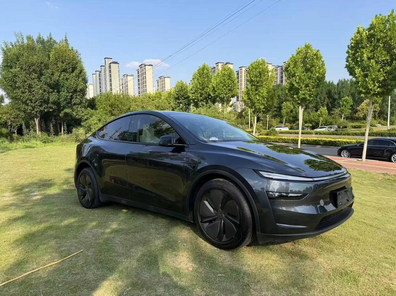 Tesla 2025 Model Y rear-wheel drive version automatic transmission 3