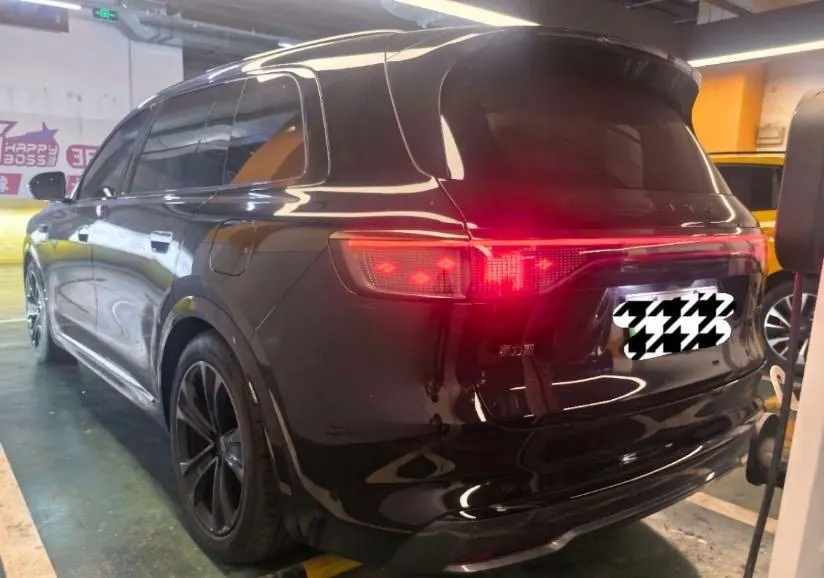 AITO 2025 AITO M8 Max Edition 53.4kWh 6-seat Edition Automatic Gear - View 1