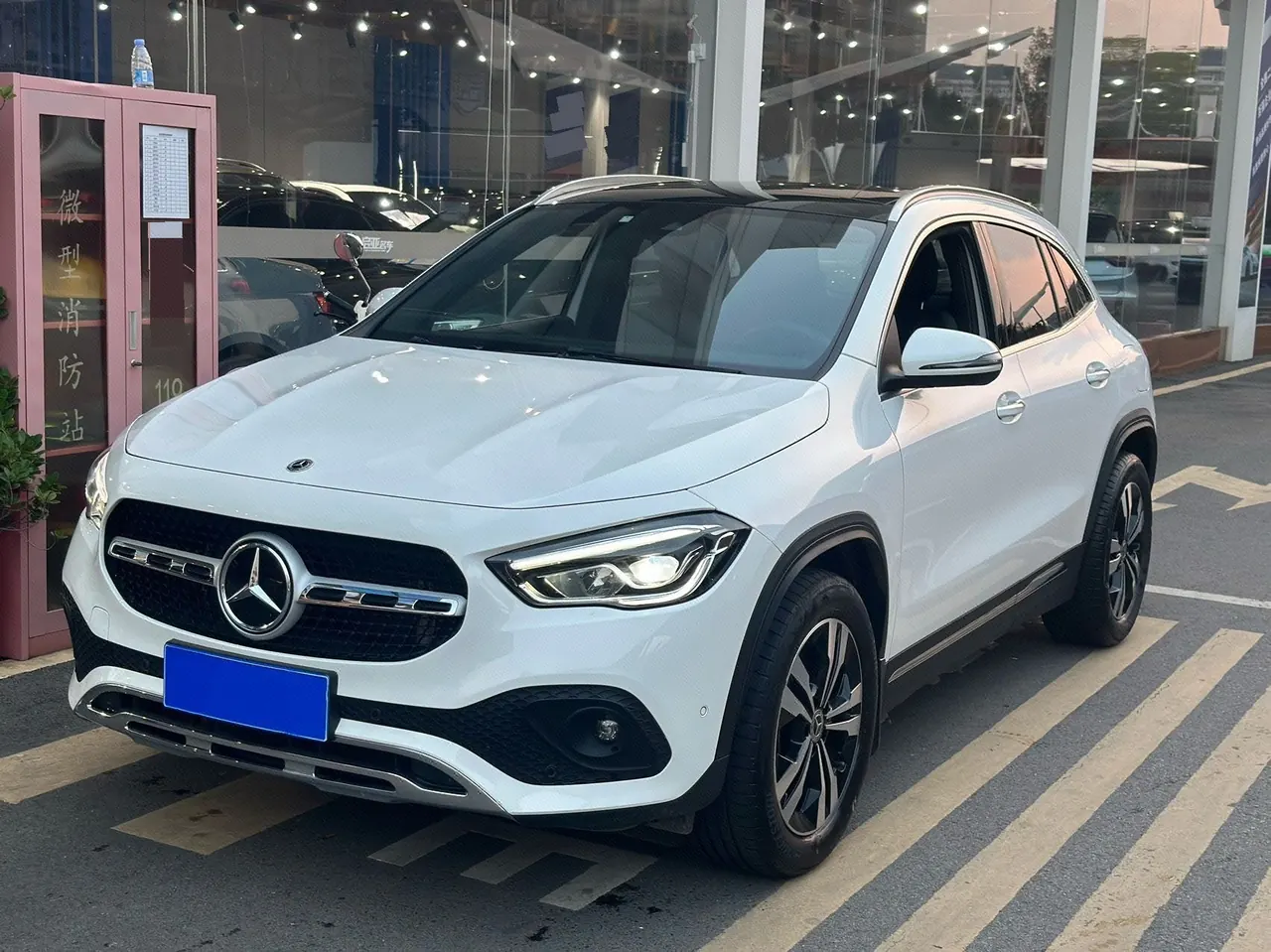 Открыть галерею: Mercedes Benz 2023 GLA 220 2.0T automatic gear