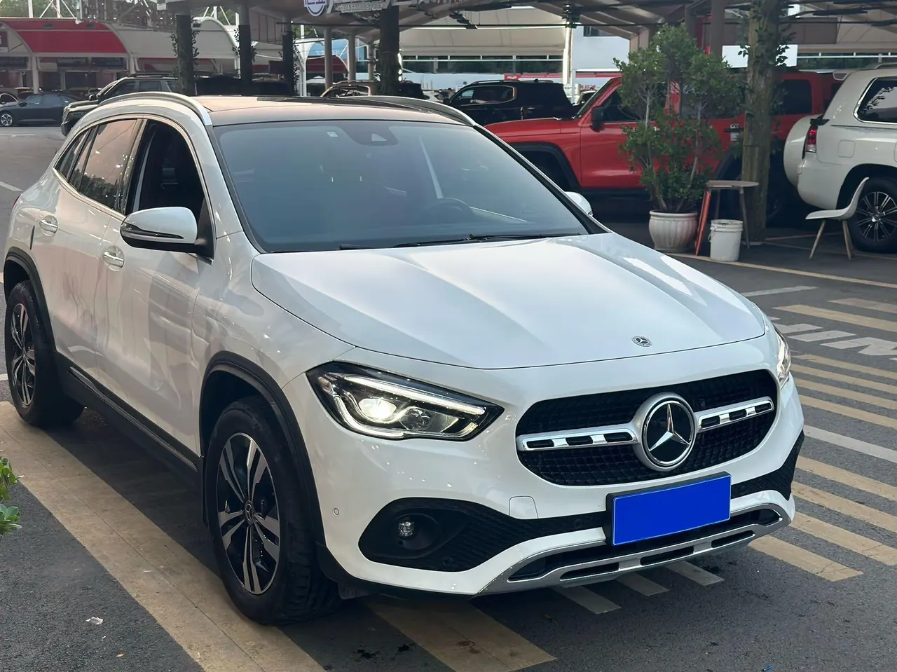Mercedes Benz 2023 GLA 220 2.0T automatic gear 3
