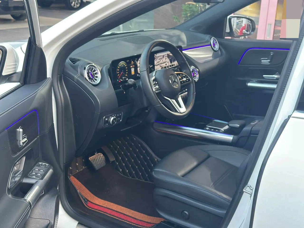 Mercedes Benz 2023 GLA 220 2.0T automatic gear 4