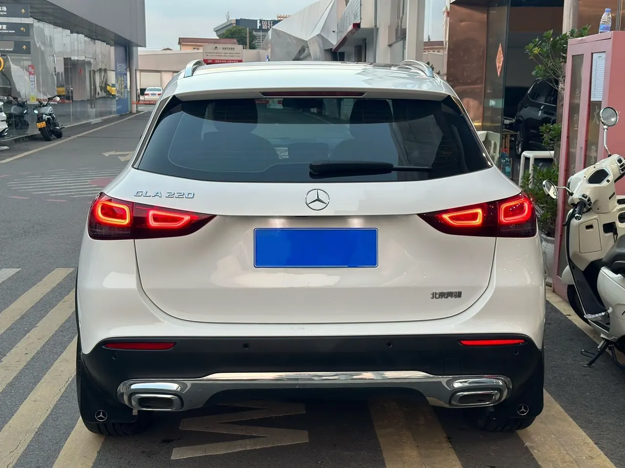 Mercedes Benz 2023 GLA 220 2.0T automatic gear 8