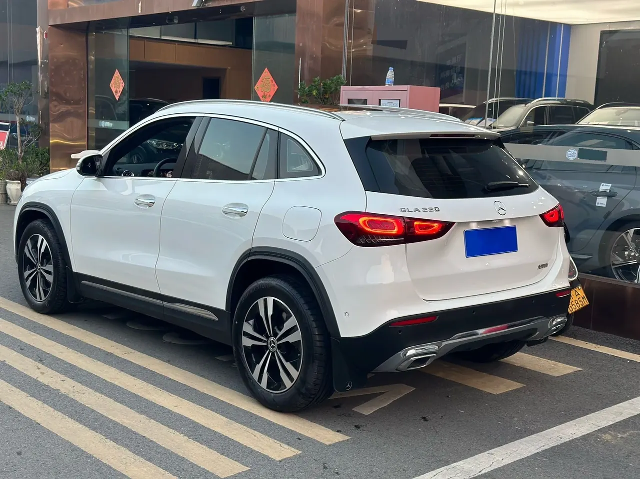 Mercedes Benz 2023 GLA 220 2.0T automatic gear 9