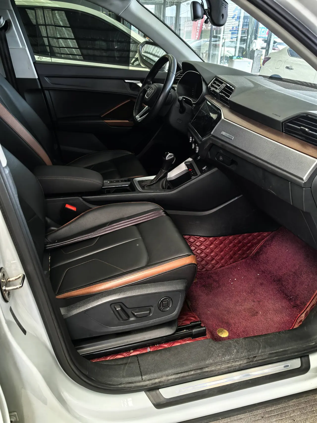 Audi 2021 Q3 1.4TFSI 35TFSI into the life version of automatic gear 5