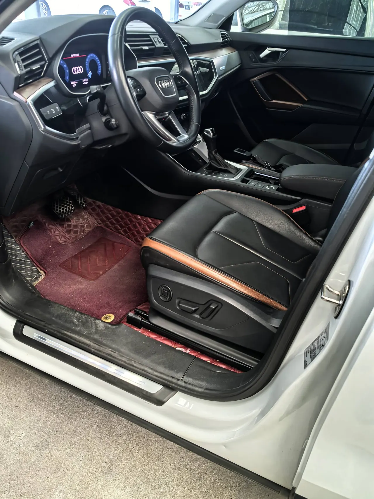 Audi 2021 Q3 1.4TFSI 35TFSI into the life version of automatic gear 7