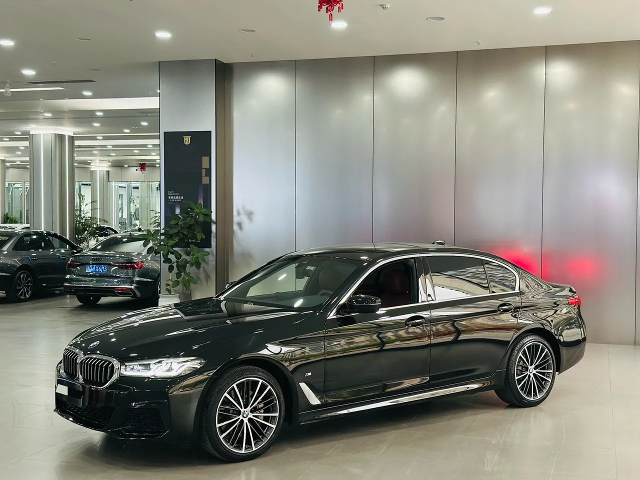 Open image lightbox: BMW 5 Series 2021 530Li 2.0T Leading M Sports Suit Automatic Gear