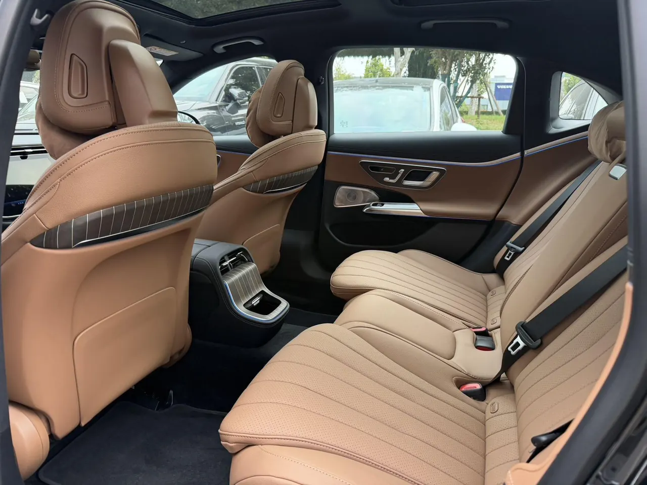 Mercedes Benz E Class 2025 E 300 L 48V 2.0T Luxury Automatic Gear 5