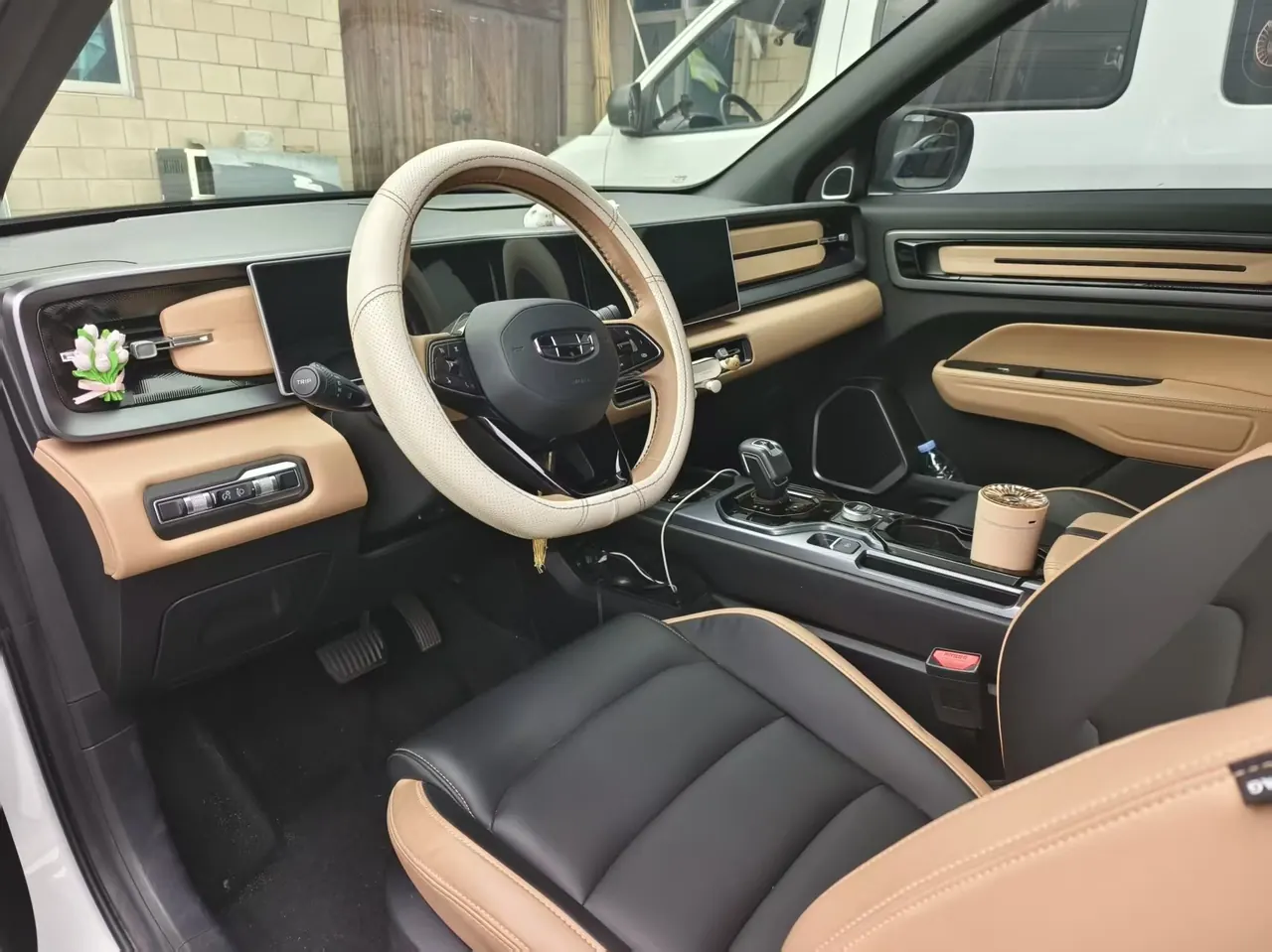 Geely 2023 icon 1.5TD chocolate alcohol version of automatic gear 2