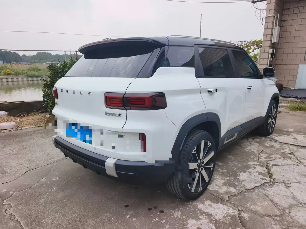 Geely 2023 icon 1.5TD chocolate alcohol version of automatic gear 5