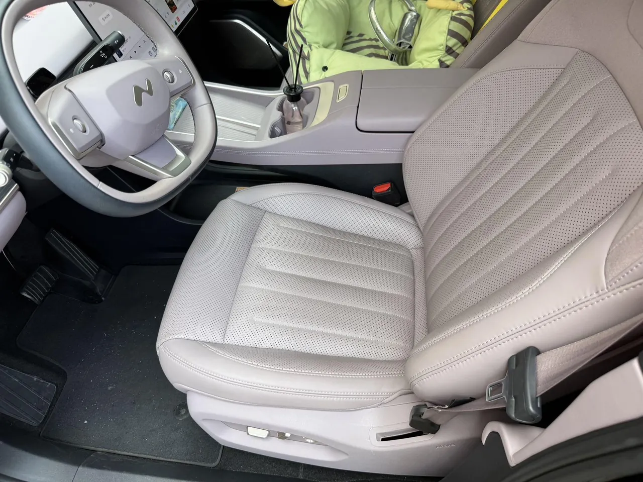 ONVO 2024 L60 60kwh rear drive version automatic gear 4