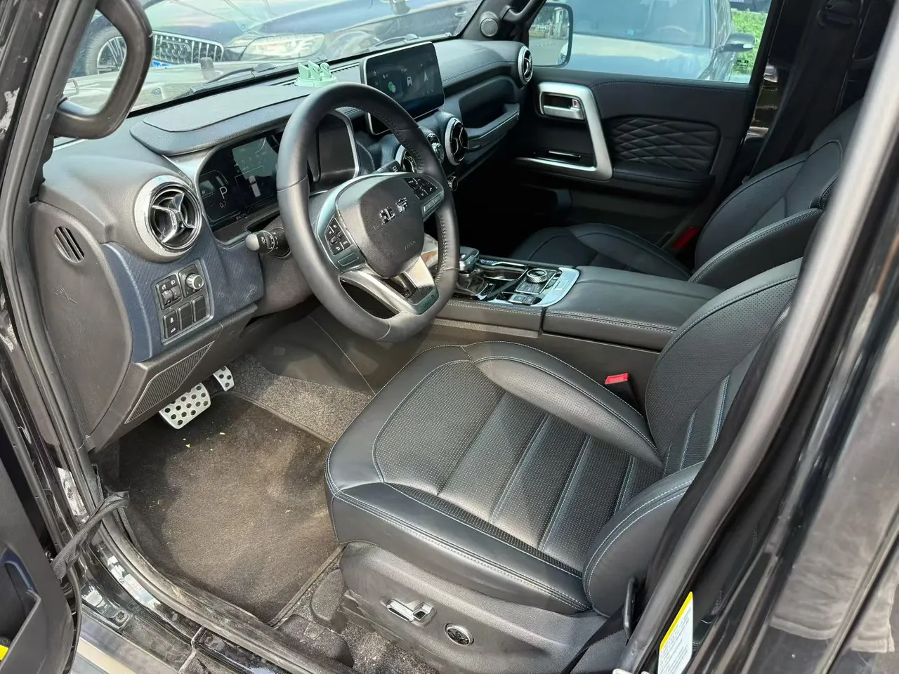 Beijing 2023 BJ40 2.0T 4-wheel drive city hunter version chivalrous automatic gear 5