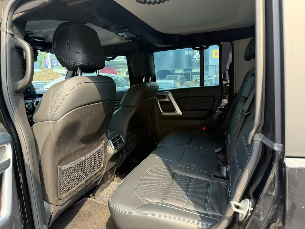 Beijing 2023 BJ40 2.0T 4-wheel drive city hunter version chivalrous automatic gear 6