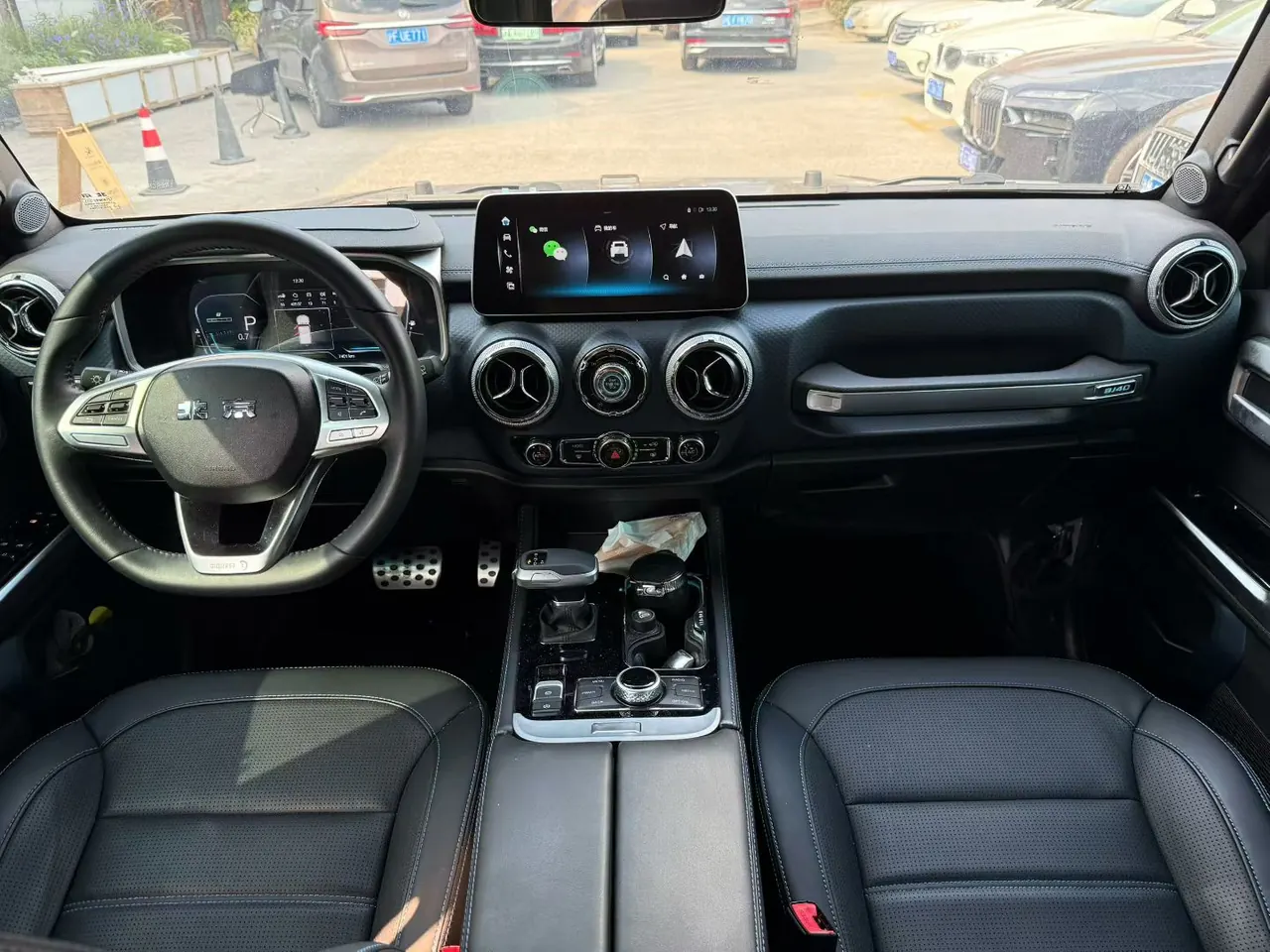 Beijing 2023 BJ40 2.0T 4-wheel drive city hunter version chivalrous automatic gear 7