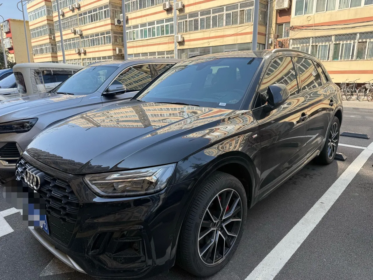 Открыть галерею: Audi 2024 Q5L 2.0TFSI 45TFSI luxury dynamic automatic transmission