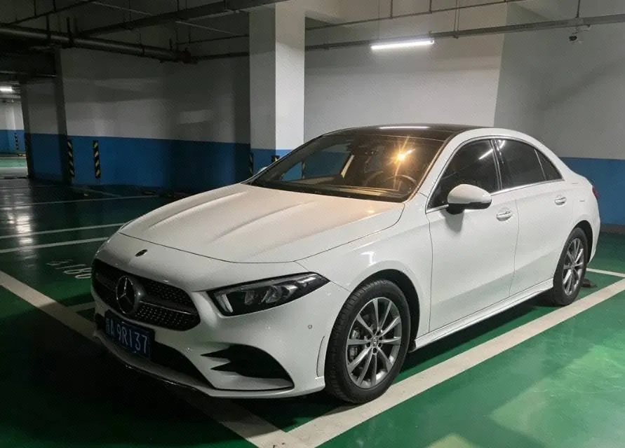Открыть галерею: Mercedes Benz Class A 2021 A 200 L 1.3T Fashion Automatic Gear