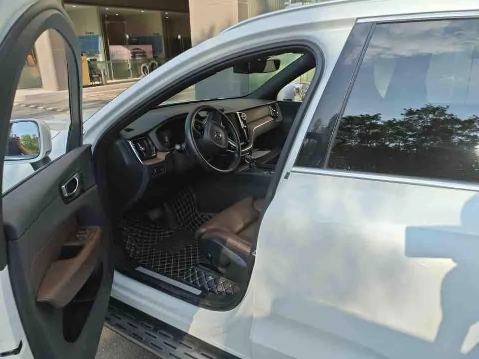 Volvo 2021 XC60 2.0T T5 4-wheel drive Zhiyuan Deluxe Edition Automatic Gear 2