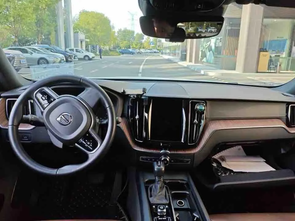 Volvo 2021 XC60 2.0T T5 4-wheel drive Zhiyuan Deluxe Edition Automatic Gear 4